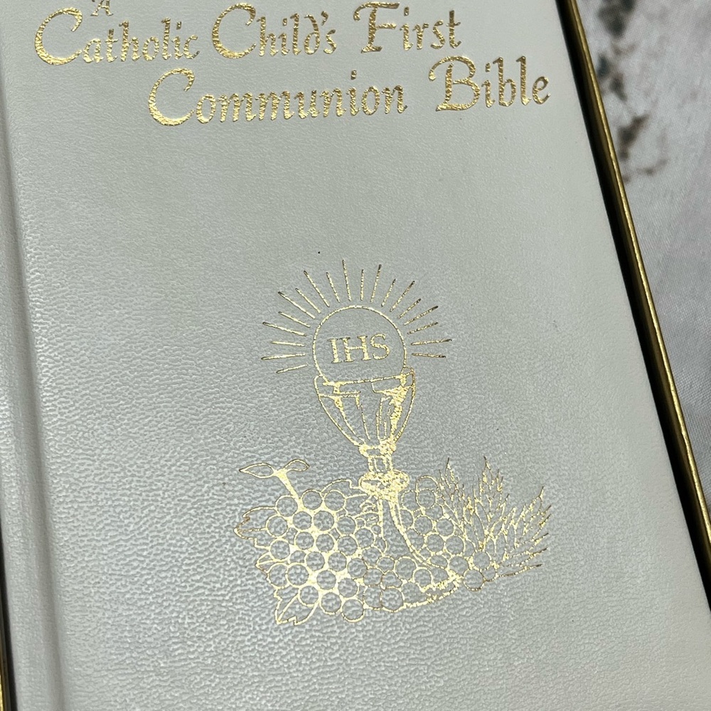 Catholic Child's First‎ Communion Bible